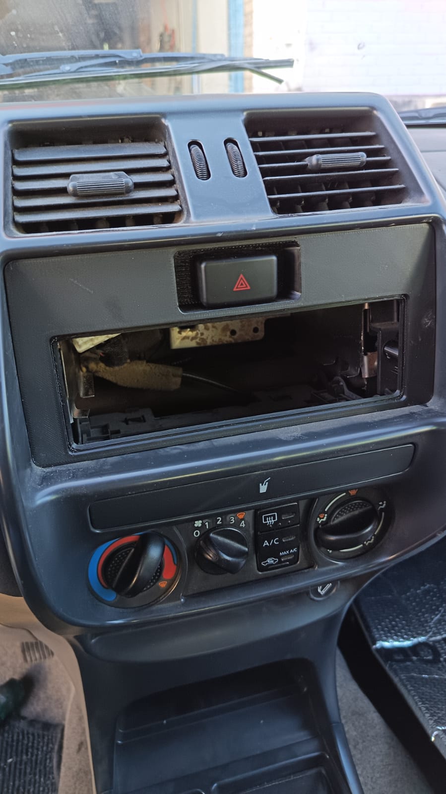 Marco Adaptador Radio 1 DIN Nissan Terrano 2 R20 - Ref. 68470-0X800