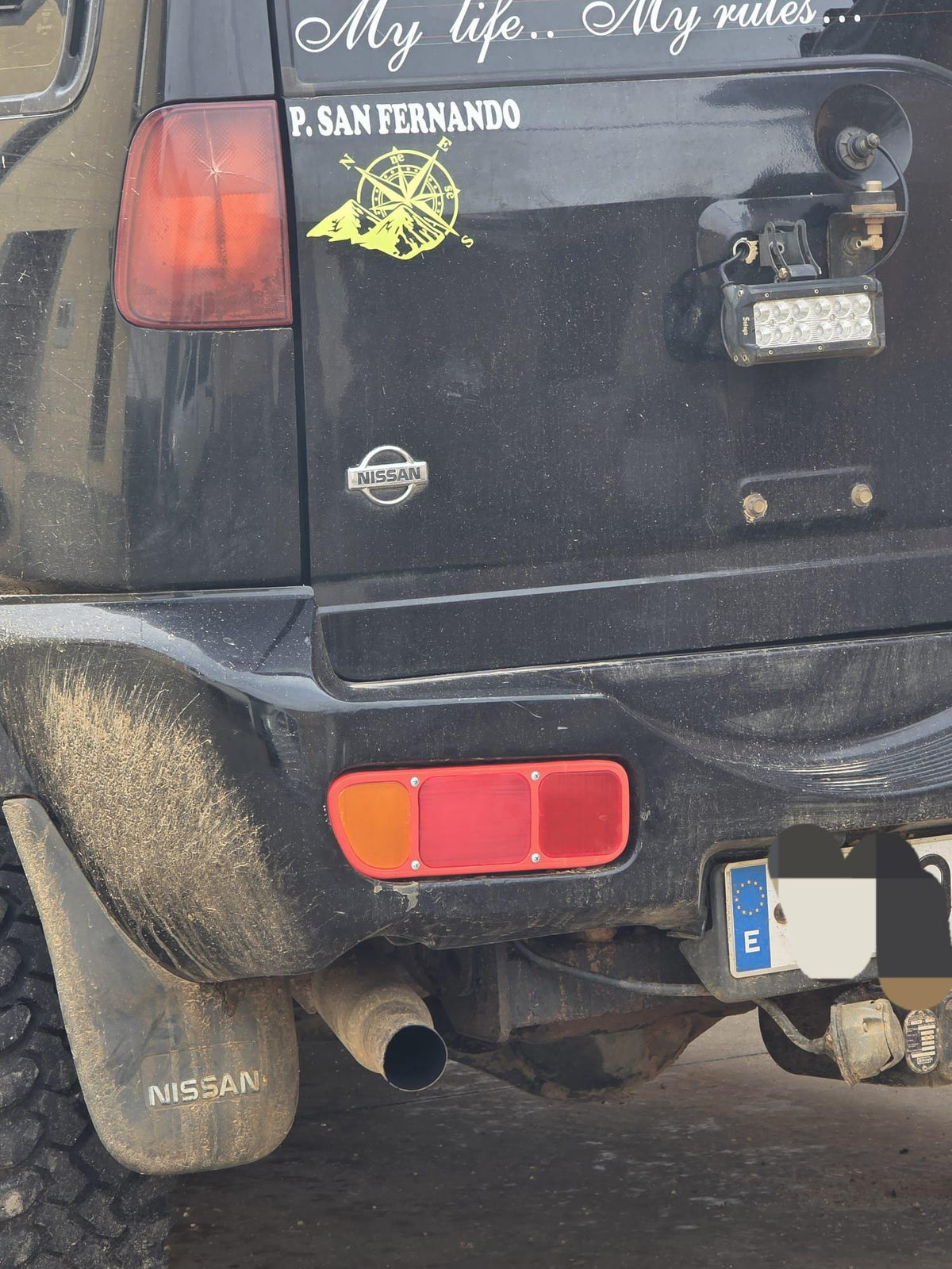 Pareja pilotos traseros replica Nissan Terrano 2 93-98 - detalle carcasa