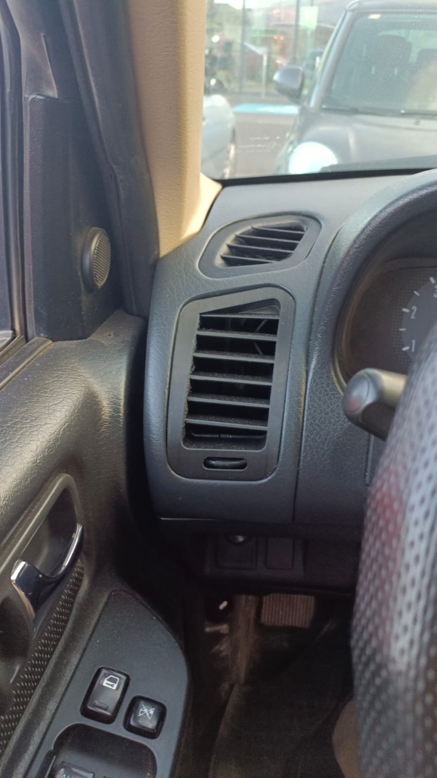 Rejilla Salida Aire Lateral Salpicadero Nissan Terrano 2 R20 - Ref. 687410F000