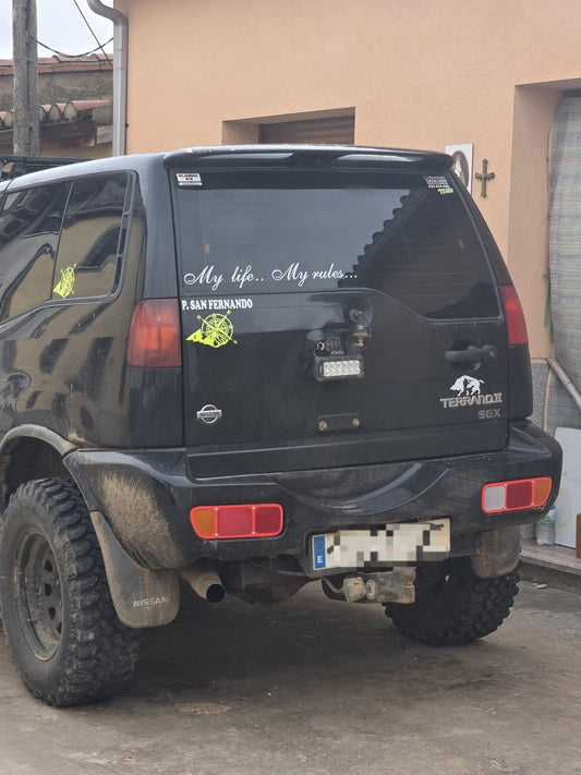Pareja pilotos traseros replica Nissan Terrano 2 93-98 - montados en el coche