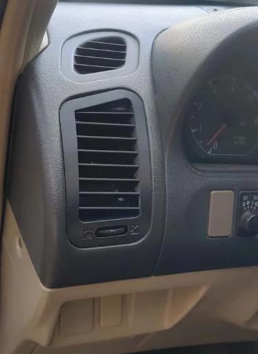 Rejilla salida aire lateral salpicadero Nissan Terrano 2 R20 - pareja